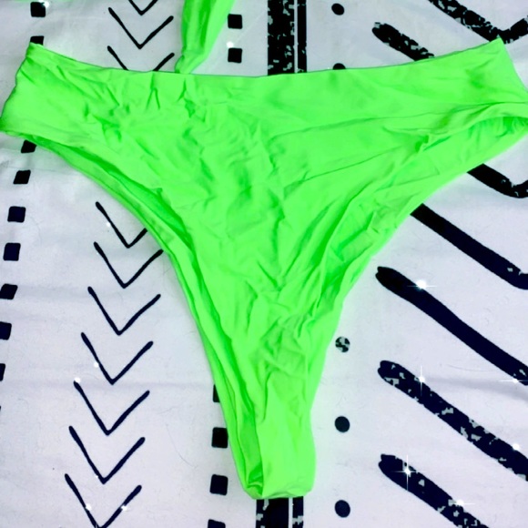 Bathing suit ‼️‼️‼️ - Picture 2 of 2